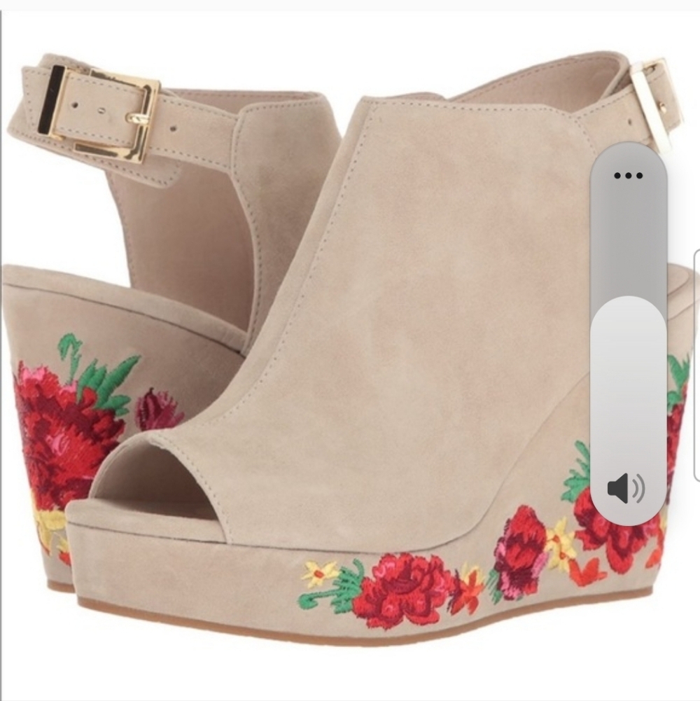 Kenneth Cole Orla Floral Embroidered Beige Wedge Leather Sandals -SZ9